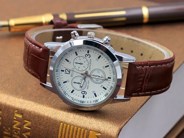 Men Quartz Watch Top Brand Fashion Featured Three Eyes Watch Quartz Men's Watch Leather Belt Men's Black White Glass Belt Men